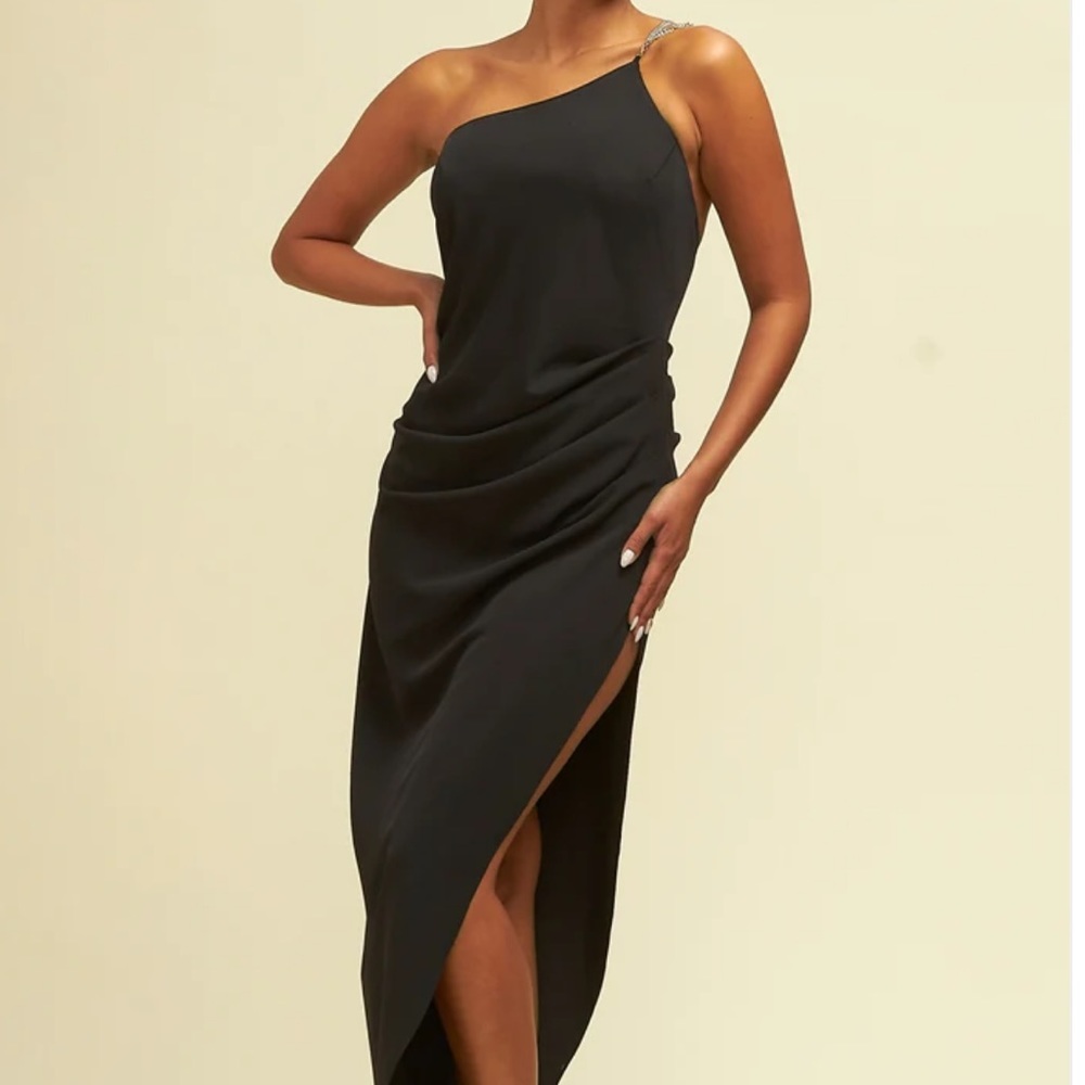 Luxxel Black One-Shoulder Ruched Side-Slit Dress